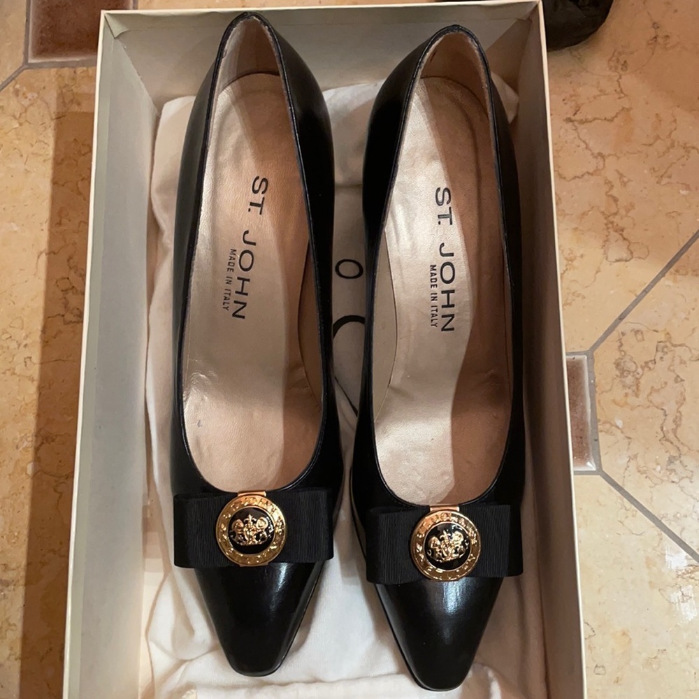 St. John Black Italian Leather Pumps w/ Bow